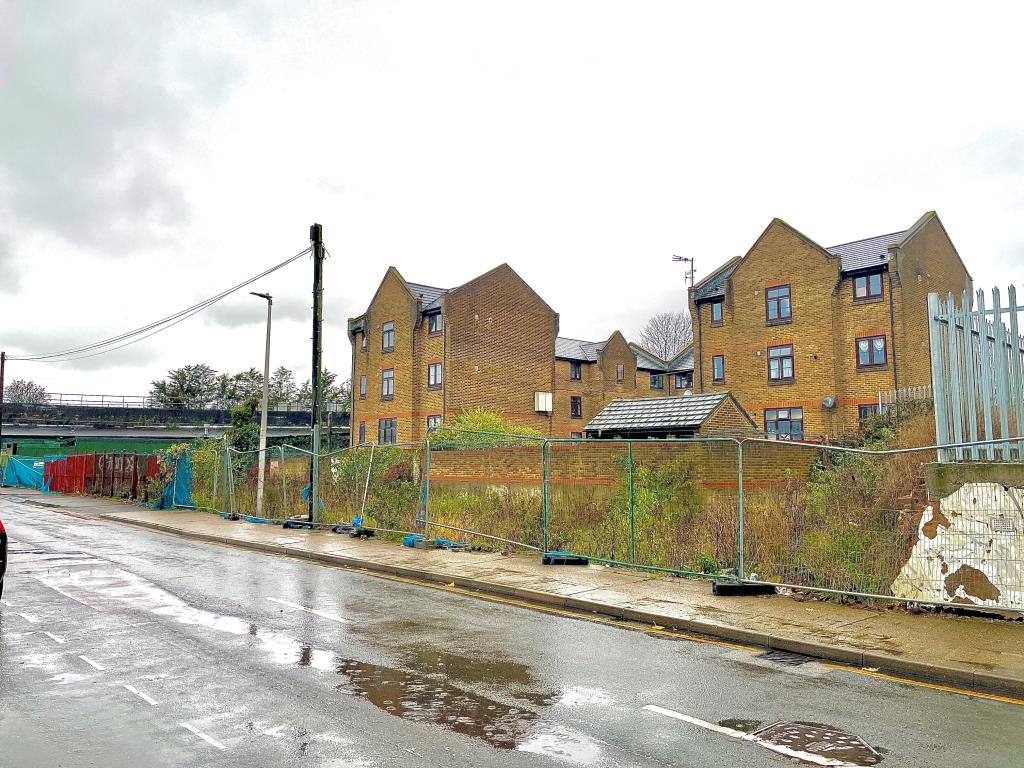 Lot: 79 - OUTLINE PERMISSION FOR MIXED DEVELOPMENT - Freehold site with development potential